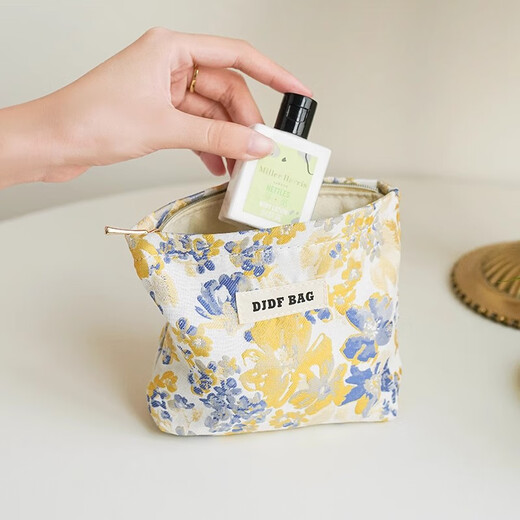 Bolang 2025 new small size travel high-end cosmetic bag female aunt towel storage bag lipstick liner bag portable toiletry bag pink small bag