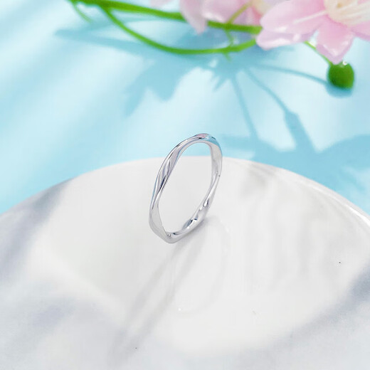 Laofu gold platinum solid solid mouth love endless Möbius ring (Mid-Autumn Festival gift for mother and lover's birthday Möbius ring (about 3.26g)