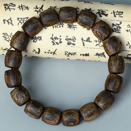 Tanjing Hainan Qi Nan Agarwood Bracelet Perles de seau de 11 mm pour hommes et femmes. Guoxiang Series Hainan Yingge Green Chess Nan Agarwood Bracelet [Produit de soluté S9759] Perles de seau de bois d'agar de 11 mm en une seule pièce (adaptée à la circonférence de la main de 15 à 17 cm)