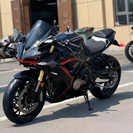 
Second-hand new Qianjiang QJ racing 600 four-cylinder water-cooled heavy motorcycle large-row sports car party racing spring breeze 675SR motorcycle black