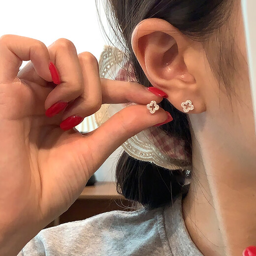 Qi Xiaomi four-leaf clover earrings for women sterling silver 999 earrings 2025 new high-end earrings for pierced ears for sleeping without removing earrings a pair of four-leaf clover earrings 999 pure silver