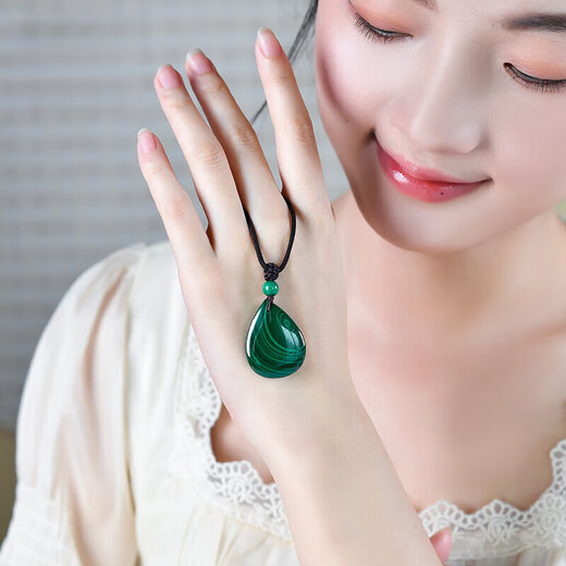 Langqing Malachit Halskette Anhänger grünes Wassertropfen Form Rohes Stein grünes Kristallschmuck Anhänger Schmuck Männer und Frauen G8398