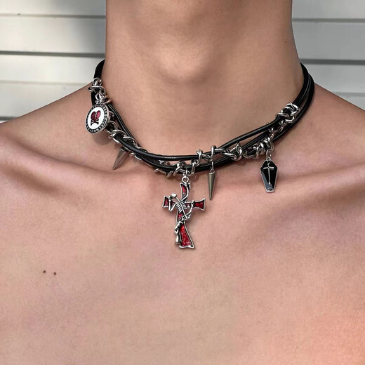 Legierung schwerer Industrie Nieten Lederkragen Dunkle Punk Europäische Frauen Y2K Subkultur Nische Design Halskette Klemme Kette Bernstein Retro Butterfly Halskette X3889