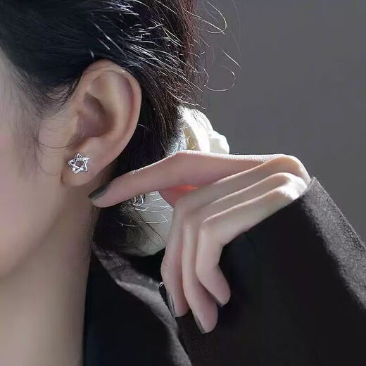 Lao Fengxiang earrings for women 99 sterling silver earrings 2025 new light luxury niche high-end girl birthday gift girlfriend L-EZ288 star pure silver earrings + certificate + gift box