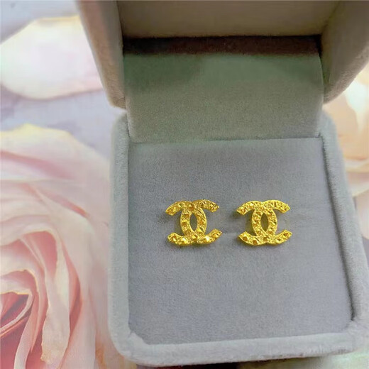 Chinese Valentine's Day gift for Chinese Valentine's Day, golden double C earrings for wife, special earrings, jewelry, 18k gold necklace, double C straight needle