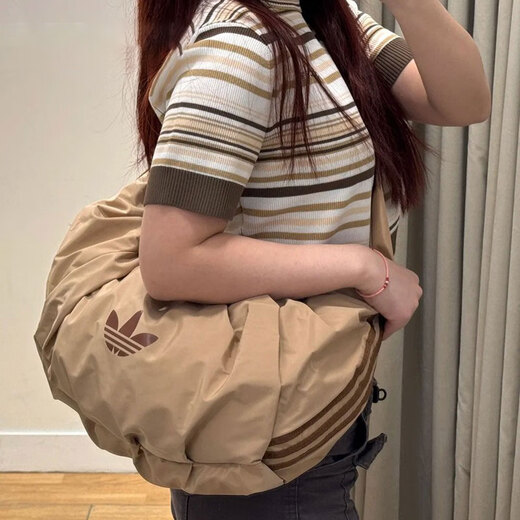 
Adidas (adidas) Clover Shoulder Bag Men's Bag Women's Bag New Cloud Croissant Croissant Clothes Crossbody Bag Leisure Bag Sports Bag KA9266 KA9272 Warm Sand Color Large 33*48cm