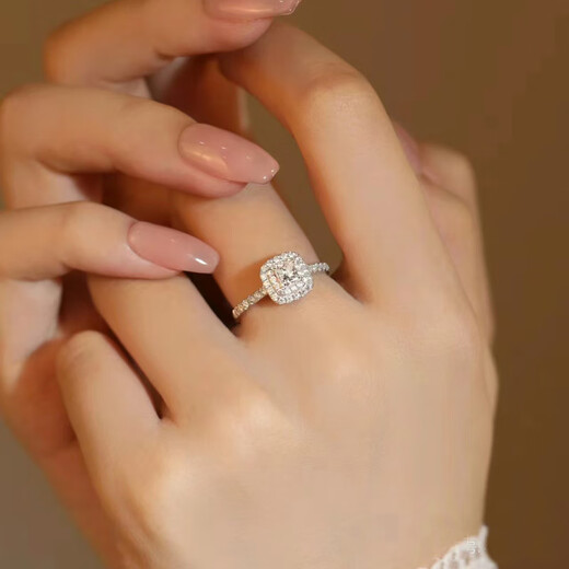 DL 1998 Fat Donglai same style platinum sugar cube ring small sugar cube ring 1 carat D color moissanite 18k gold pt950 platinum D color 2 carat counter same style No. 10