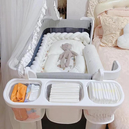 Drei-April Tiger Baby Spiel Zaun Rahmen Krippenbett Kopf Hanging Bag Multifunktional Windel Windel Aufbewahrungstasche neben dem Bett Crib Bettsack grau Weiß