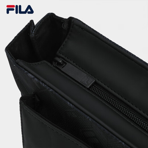 Fila [Black Warrior] Fila Crossbody Bag Sac masculin 2025 AUTOMNE NOUVELLE VIEUX FLOORS LETUILLE LECTURE EAU-REPELLANTE SAGLE SPILERY SLIPERY en noir - BK XS