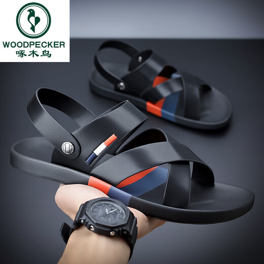 Sandales de pic pour hommes en été 2025 Nouvelles chaussures de plage à semelle douce de mode pour hommes portant des sandales imperméables et non glissantes pour conduire deux noirs 9793 38