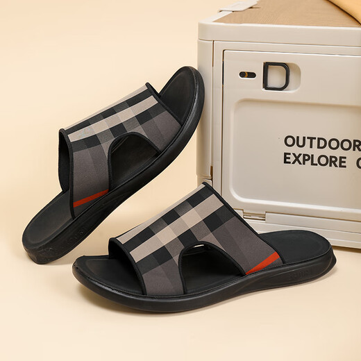 Walker Shop Slippers para hombres 2025 Summer Nuevo estilo al aire libre zapatillas de moda de la playa Sandalias suaves sin deslizamiento para hombres Black 40 (tamaño de zapato de cuero)