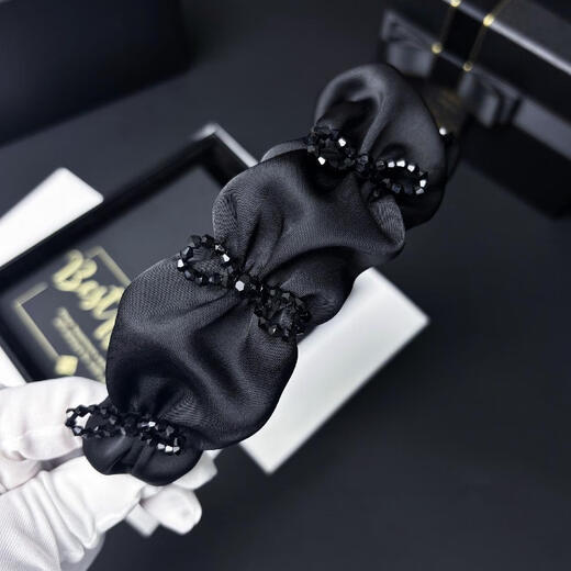 Jiaoxuefei Jiaoxuefei Luxurious high-end satin black crystal headband high cranial fold hair hole pressure headband hair accessories new style