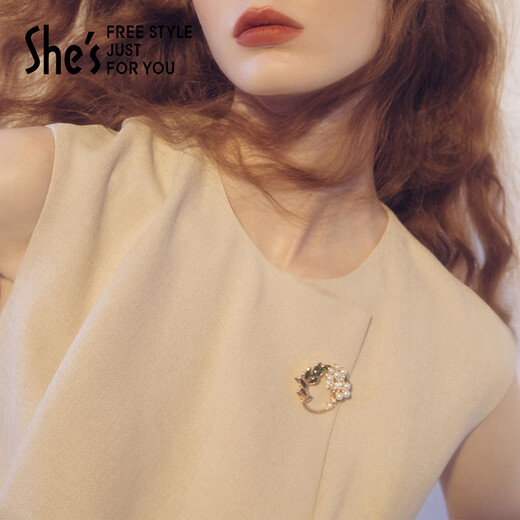 She s Akiko Contrast Color Gardenia Temperament Brooch Corsage Pin Earrings Combination Set Birthday Gift for Girlfriend Gardenia Garland Brooch SBB9209307D1