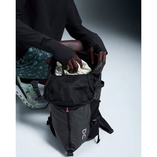 On (On) mountaineering bag, travel bag, men's bag, women's bag, casual sports bag 18L fashion backpack, ultra-light and durable outdoor camping Magnet black 18L medium bag