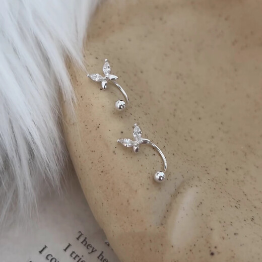Liangshihuan S999 sterling silver butterfly earrings for pierced ears, silver jewelry for women, small ear bone nails, double ear piercings, one pair of silver earrings