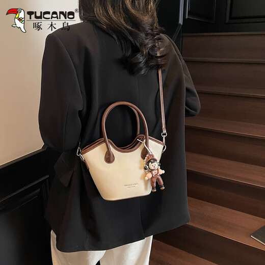 Specht Nischendesign -Tasche für Frauen 2025 Neue Sommer Fashion Crossbody Bag Korean lässige modische Handeimer Tasche aus Weiß kein Anhänger