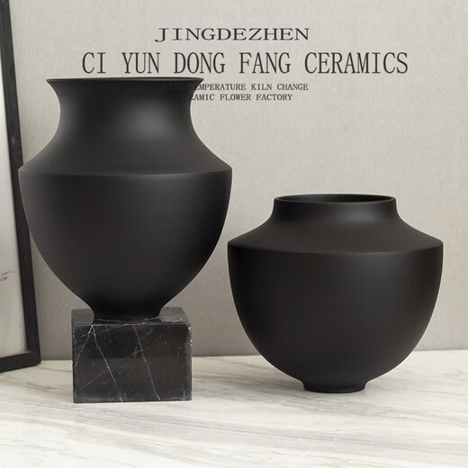 Neue chinesische einfache Keramik matte schwarze Keramikglas Vase-Sensing Wohnzimmerzubehör Licht Luxusblumenarrangement mittelalterliche Ornamente 9273-3