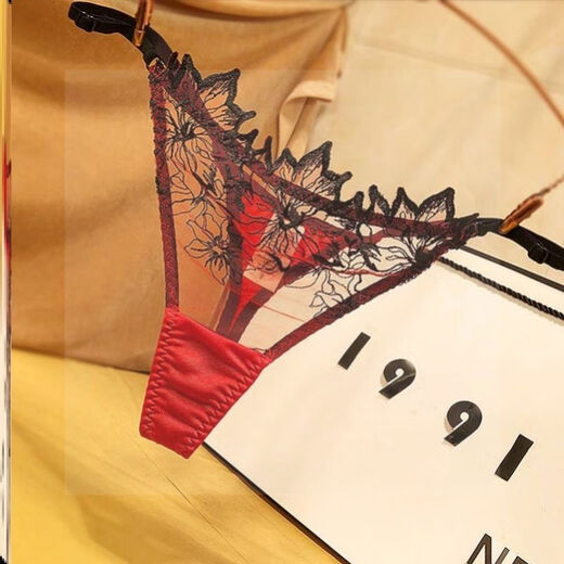 European and American thin strap T-string women's sexy lace invisible seamless high-end imitation silk adjustable belt women's T-string wine red