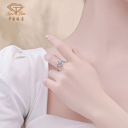 Chinese jewelry PT950 four-leaf clover platinum ring for women platinum all-match live ring jewelry for girlfriend and wife on Valentine's Day. Four-leaf clover ring gold weight about 3.6g