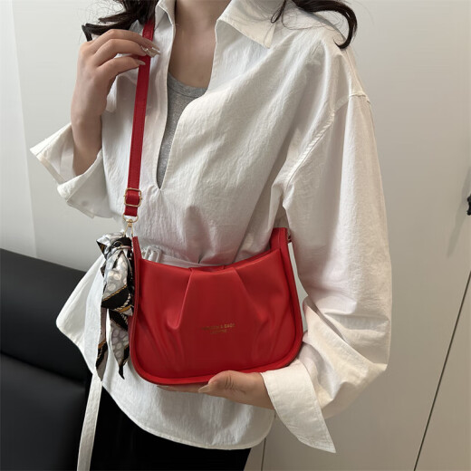 Women's 2025 Spring New Fashionable Wrinkled Shoulder Bag Versatile Crossbody Bag Fashionable Armpit Bag 6252 Red