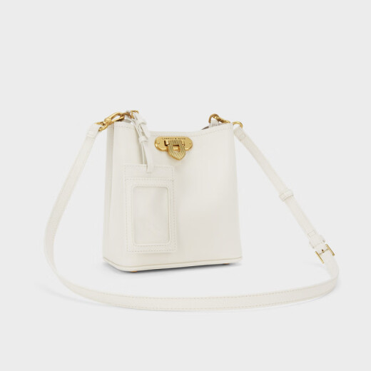 Charles/Keith Summer Mujer Bag Ck2-10782094 Hebilla de metal Un hombro Crossbody Bag Bag Baget Bolsa Flaghship Oficial de crema blanca