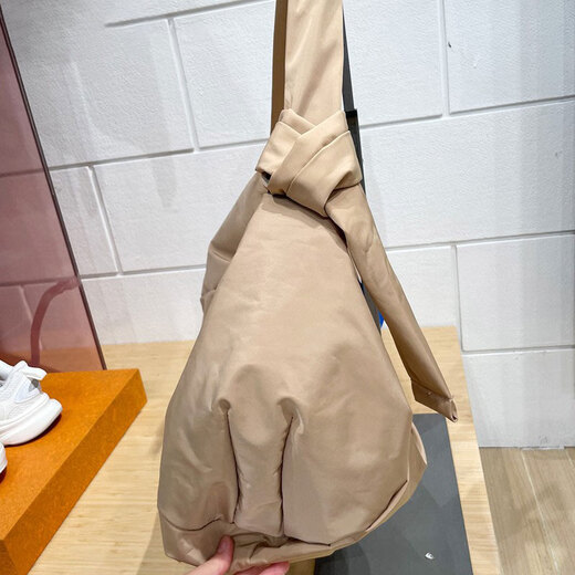
Adidas (adidas) Clover Shoulder Bag Men's Bag Women's Bag New Cloud Croissant Croissant Clothes Crossbody Bag Leisure Bag Sports Bag KA9266 KA9272 Warm Sand Color Large 33*48cm