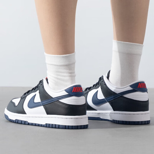 Nike (Nike) Chaussures officielles du magasin de navires de navigation Nouveau style rétro Dunk Low Lightweight Shoes Low Top Fashion Casual Chaussures HJ9202-001 / noir, blanc et bleu / nouvellement lancé 37,5