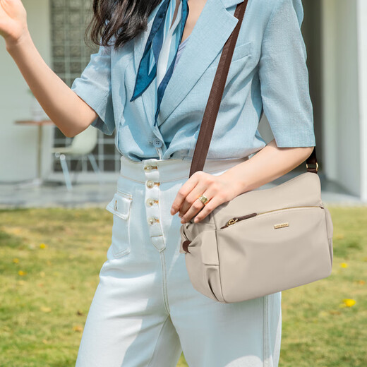 Golf (GOLF) crossbody bag women's fashion bag women's bag commuting versatile shoulder bag women casual canvas bag women water-resistant mobile phone bag