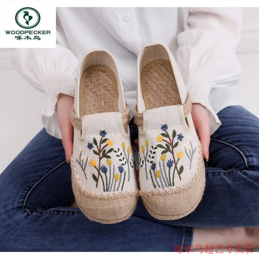 Holzspecker Neuer Frühling und Herbst alter Peking gestickter Frauenschuhe Pastoralstil Faule Schuhe Neue chinesische Studenten-Leinwandschuhe Fischerin Frauen-Single-Schuhe D829 [glückverheißende Cloud-Sole] -White 35
