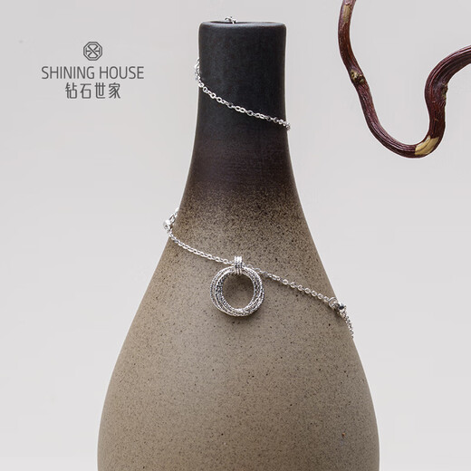 Diamond Family PT950 platinum necklace Möbius strip platinum pendant necklace simple temperament platinum women holiday gift platinum necklace about 3.77g