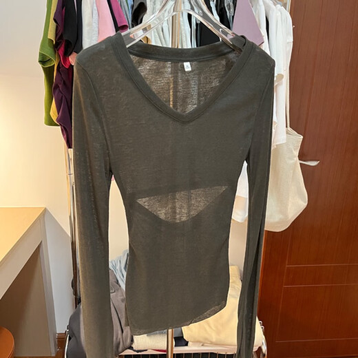 Camiseta de manga larga con protector solar hueco de verano del mismo estilo de Ran Yilan para mujer a principios de otoño nueva camisa con cuello en V delgada y espalda con fugas top de fondo fino 7371 Verde XL