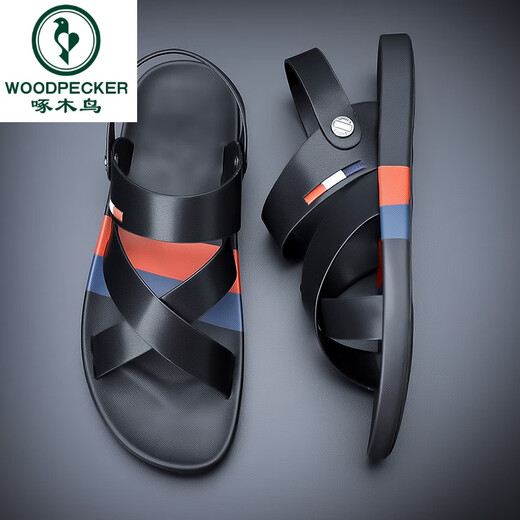 Sandales de pic pour hommes en été 2025 Nouvelles chaussures de plage à semelle douce de mode pour hommes portant des sandales imperméables et non glissantes pour conduire deux noirs 9793 38
