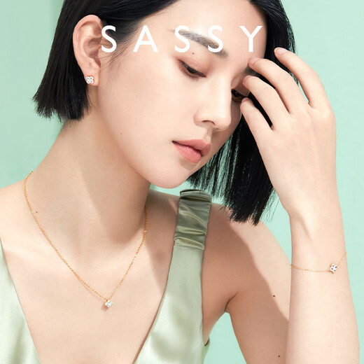 SASSY four-leaf clover 18K gold aquamarine necklace for women, stylish design, light luxury gem pendant, birthday gift for girlfriend