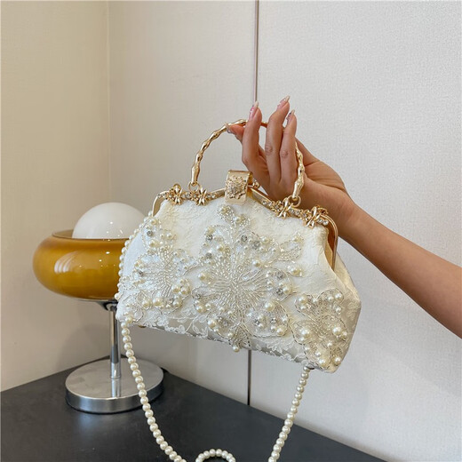Pearl embroidery fashion handbag Cheongsam banquet clutch bag chain bag embroidery bead bag shoulder bag pearl chain bag floating light-blue white