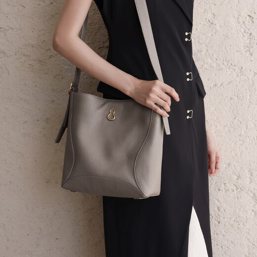 Decoración de banpo (Bampo) BACHE Flower Ray Bag Cow Wide Bolet Bag New Style Commuter Crossbody Crossbody Single Hears Bag Bagbreaker Gray 970