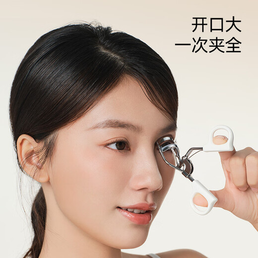 Made in Tokyo, the sky-high eyelash curler is a natural sunflower eyelash curler that does not curl the eyelids and is portable for beginners.
