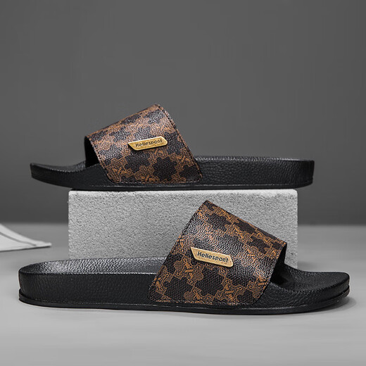 Slippers à la mode pour hommes en été 2025 Nouveaux adolescents Sports de plage et tabouret décontracté et tongs à semelles épaisses Brown 41