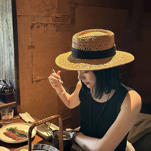 
Jin[Jin equals 0.5 kg] Muda Head Wing Straw Hat Women 2025 New French Flat Top Sun Protection Hat Seaside Holiday Knit Hollow Top Hat Large Size Hollow Concave Top Straw Hat [G39 Khaki Black Belt]