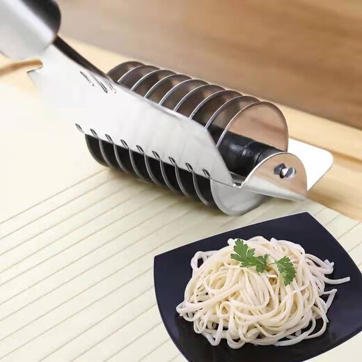 Qinkai's new manual noodle cutter household stainless steel noodle cutter roller noodle cutting artifact noodle knife strip noodle cutter handheld grab large nine-wheel blade stainless steel noodle cutter
