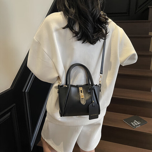高级感洋气手拎包包女2025新款流行超火水桶包百搭潮流复古斜挎包 黑色