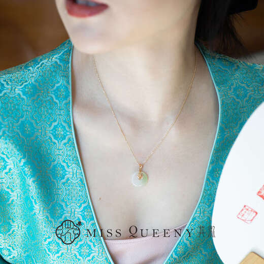 Wei Ci MissQueeny Qiwei 18k gold flower leaves green Hetian jade pendant summer fresh and elegant gold flower