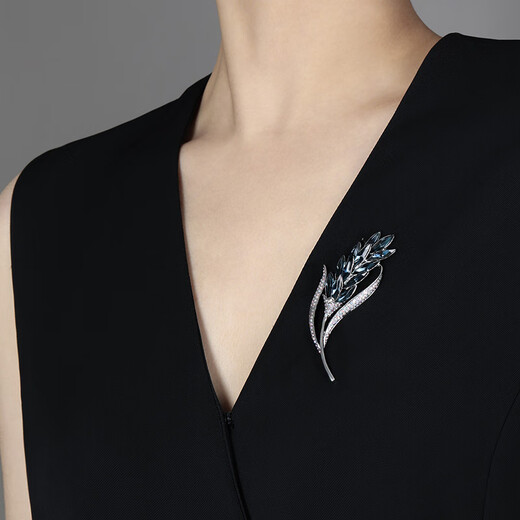 Violet (violet) blue wheat brooch for women, exquisite temperament corsage, niche design, anti-exposure brooch, white gold