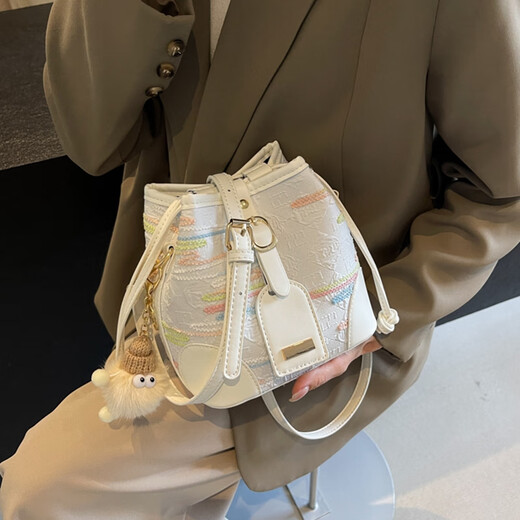 Viney new bag women's bag casual crossbody bucket bag light luxury shoulder bag birthday New Year's Day gift for girls and girlfriends off-white practical and heart-warming brand niche versatile fashionable temperament small bag