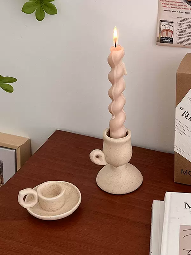 Yusenyi ornaments are decorated with Scandinavian rustic decorative candlesticks, ancient family aromatherapy folklore decoration, ceramic soft road, corner finger short style