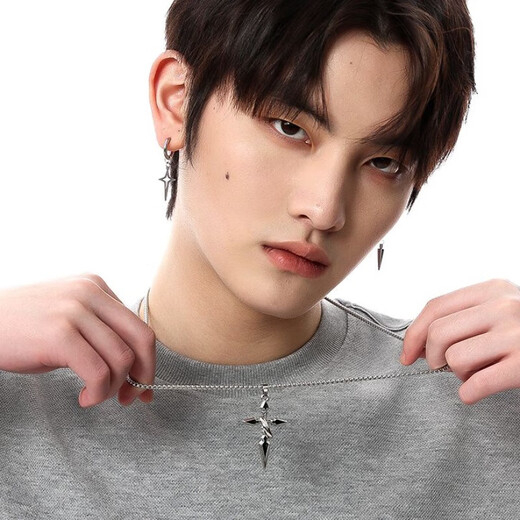 Cross pendant men's necklace men's trendy brand versatile chain accessories men's trendy sweatshirt pendant cross necklace chain length 70cm