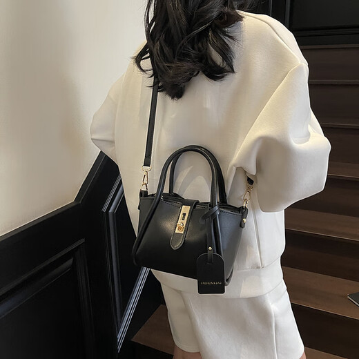 高级感洋气手拎包包女2025新款流行超火水桶包百搭潮流复古斜挎包 黑色
