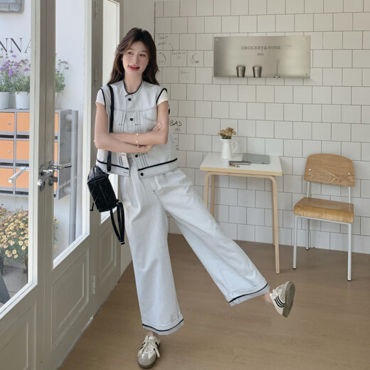 La Chapelle Corée du design de mode de style touchant des vêtements de travail pour les femmes 2025 Summer New Style One Set complet de pantalons larges de pantalons larges en deux pièces de White L 120-130Jin [Jin est égal à 0,5 kg]