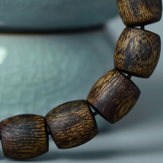 Tanjing Hainan Qi Nan Agarwood Bracelet Perles de seau de 11 mm pour hommes et femmes. Guoxiang Series Hainan Yingge Green Chess Nan Agarwood Bracelet [Produit de soluté S9759] Perles de seau de bois d'agar de 11 mm en une seule pièce (adaptée à la circonférence de la main de 15 à 17 cm)