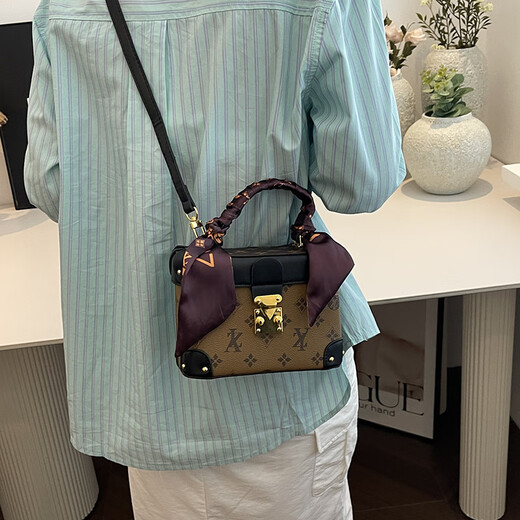 Kangaroo kleine Tasche Frauen 2025 Neue europäische und amerikanische Mode vielseitige Temperament Frauen lässig Nische Box Tasche One-Shoulder Crossbody Bag Beige White