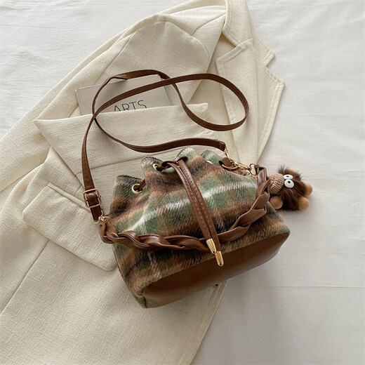 Mujeres retro y moderna nueva bolsa cruzada de un solo hombro de primavera y bolso casual de verano en la bolsa de mujeres de moda